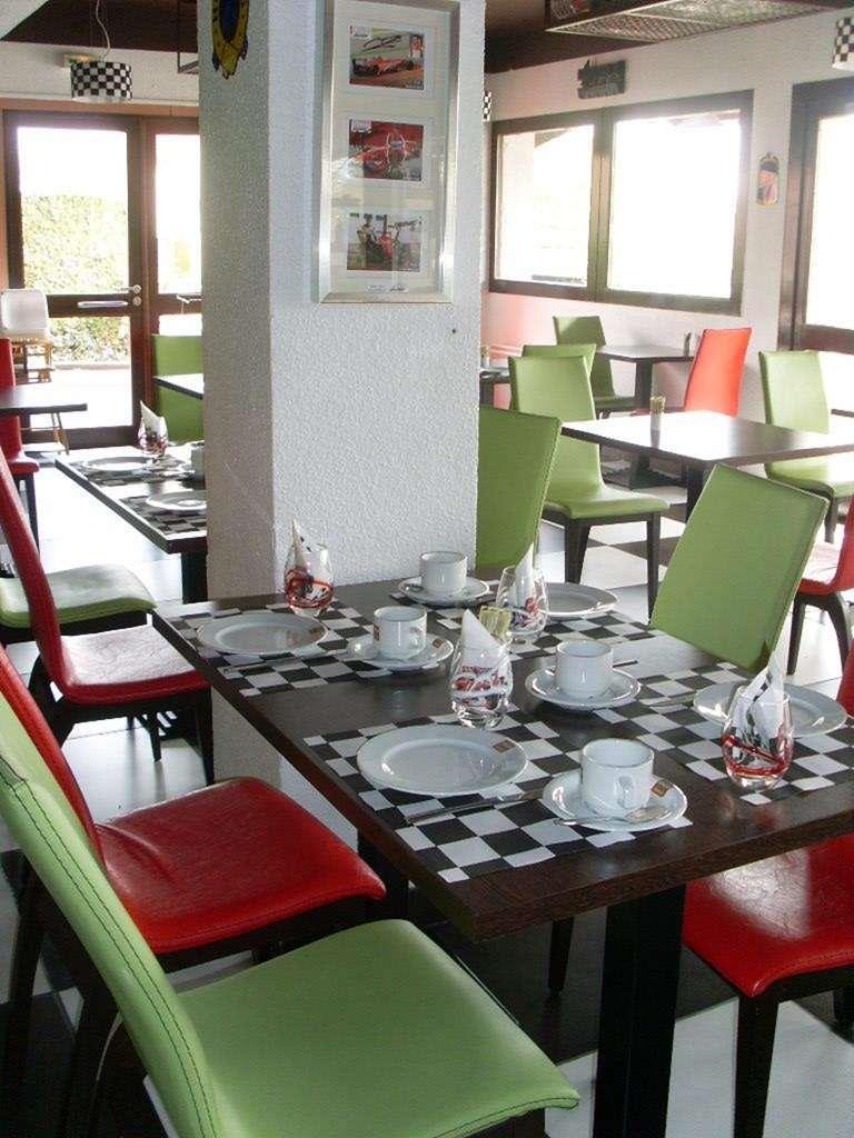 Enzo Hotels Vierzon By Kyriad Direct Restaurace fotografie